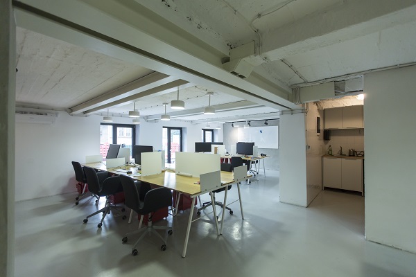 Comment optimiser des bureaux avec une faible hauteur sous plafond ?