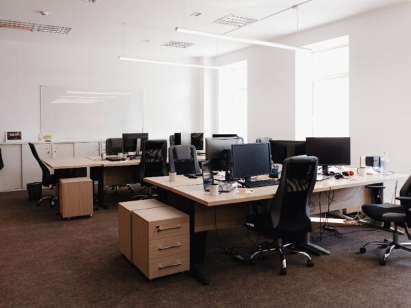 Travail hybride : pourquoi les bureaux à la journée séduisent les professionnels