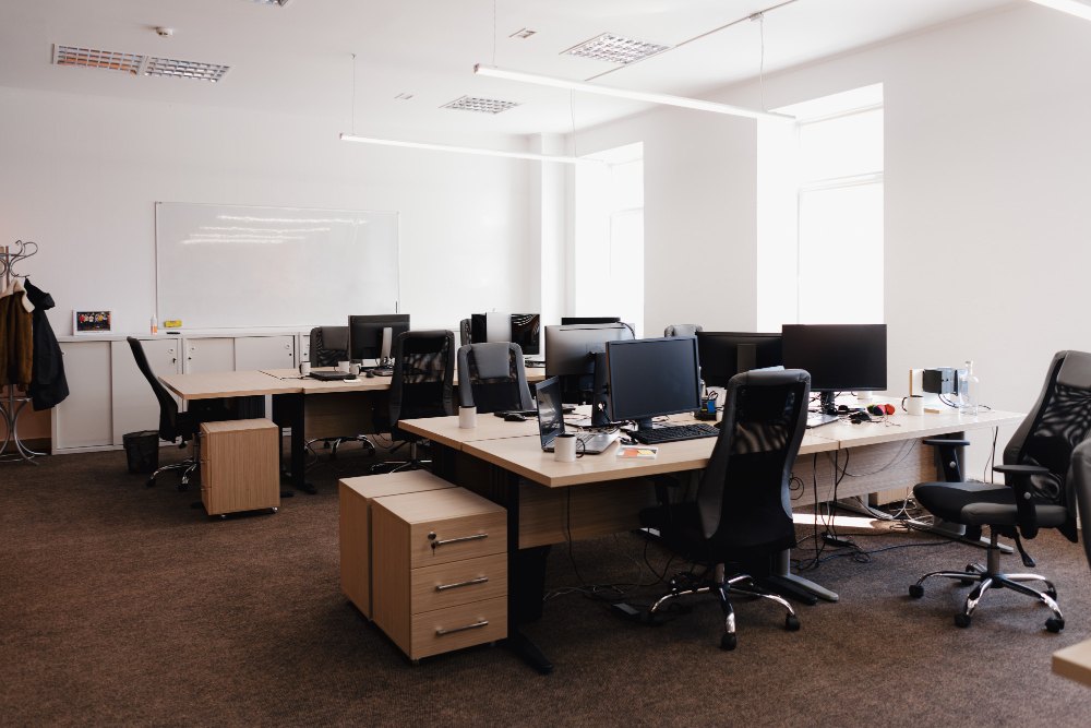 Travail hybride : pourquoi les bureaux à la journée séduisent les professionnels