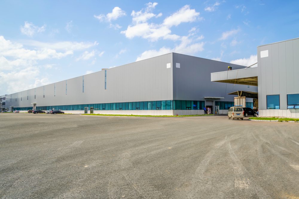Faut-il encore acheter des locaux industriels à Grenoble en 2025 ?