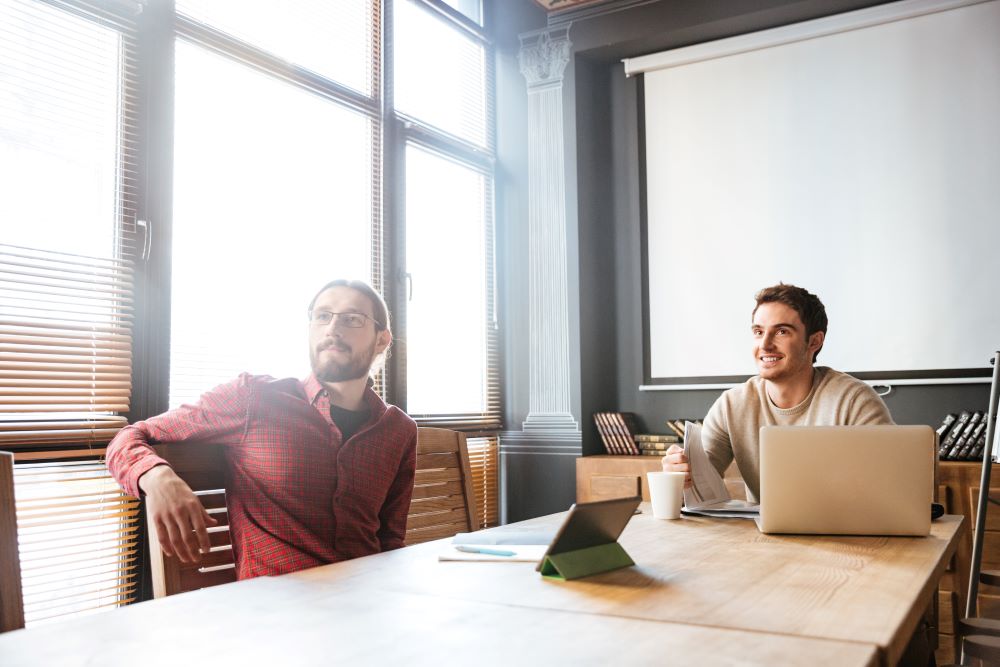 Protéger ses bureaux de la chaleur avant l’été : c’est le moment